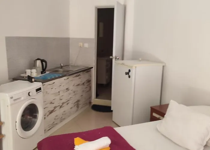 партерни студия без обособен балкон ул т светослав 5 и ул българия Apartman